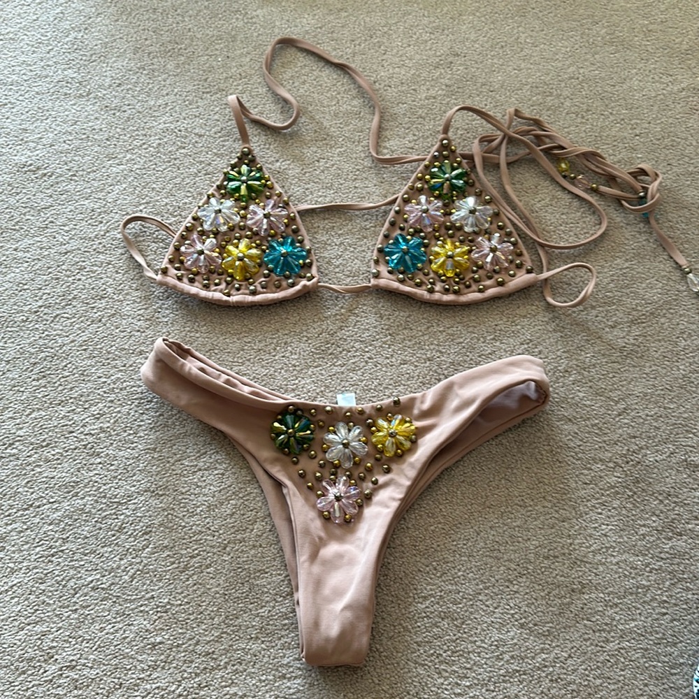 Andi Bagus Bikini